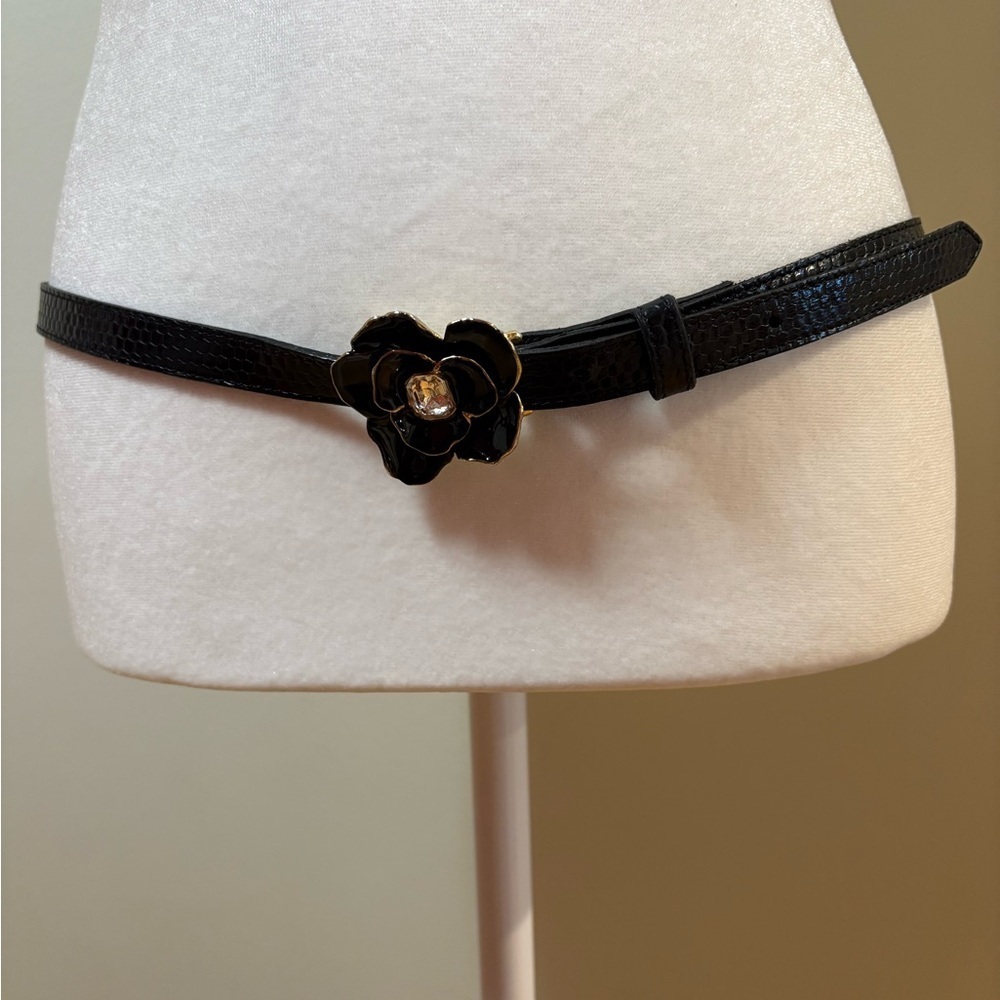 B-low the belt leather belt with black flower buckle M black